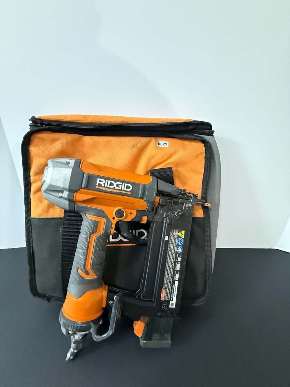 RIDGID R213BNF3 18-Gauge 2-1/8 in. Pneumatic Brad Nailer‎ with Bag